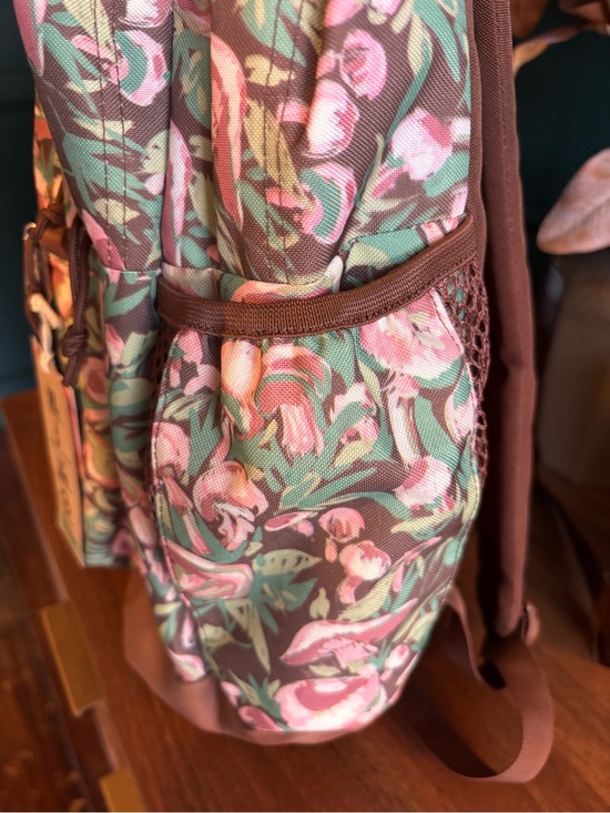 jansport backpack mushroom Right Pack Premium Get a load of how The Carryouts mailbox flap gives you access to the entire insulated main compartment JanSport Mushroom XL Backpack 17